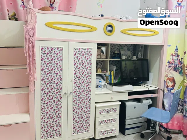 سرير مع خزانه وكبت ومكان للكمبيوتر والاغراض الدرسيه