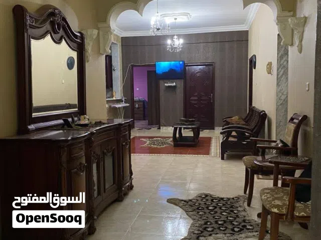 سنتر طريق المطار مقابل مستشفى الطارق الشارع الي بعد محطة الوقود ثاني فيلا من الرئيسي