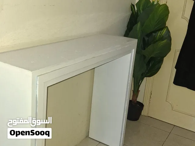 طاولة مدخل (كونسول) مودرن باللون الأبيض للبيع  Modern white entryway table (console) for sale