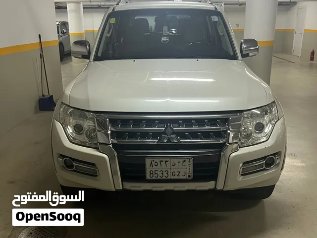ميتسوبيشي باجيرو 2016 ابيض بحالة ممتازة