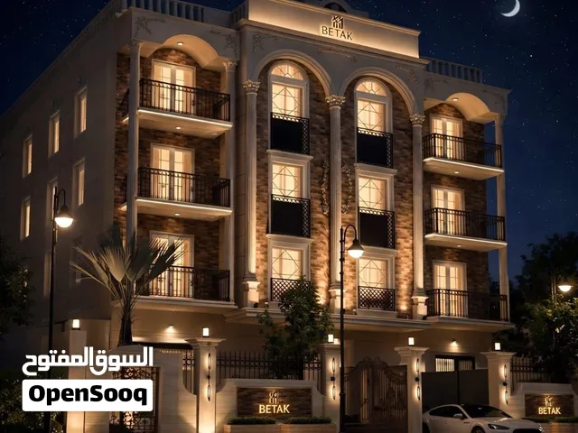 شقه ف بيت الوطن التكميلي امام مدخل زايد4علي محور البوليفارد بجوار كمبوند ماونتين فيو مباشرا185م 240م