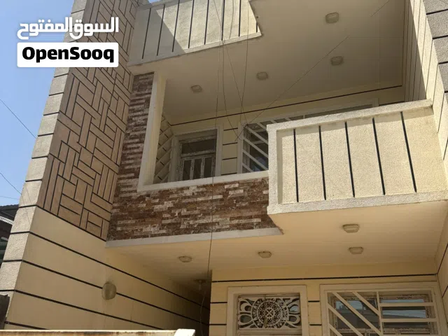 بيت للايجار 4 غرف وصاله وحمامات وكراج وسطح