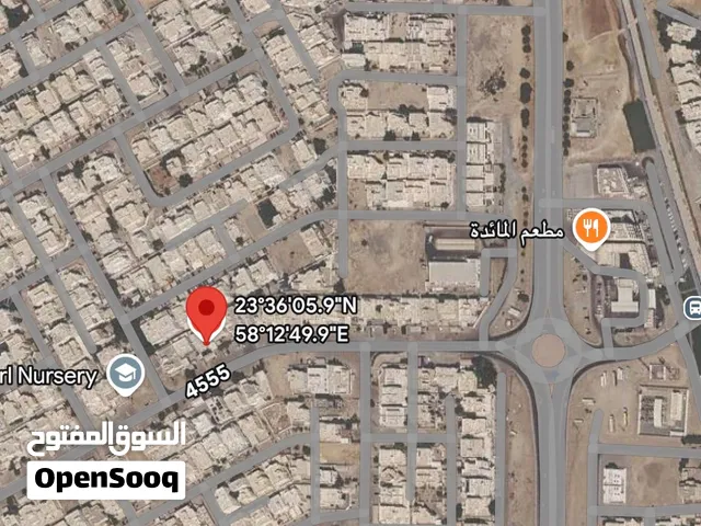 ارض سكنية بها منزل طابق ارضي للبيع في الموالح 4 على اول خط بجانب دوار المائدة . فرصة
