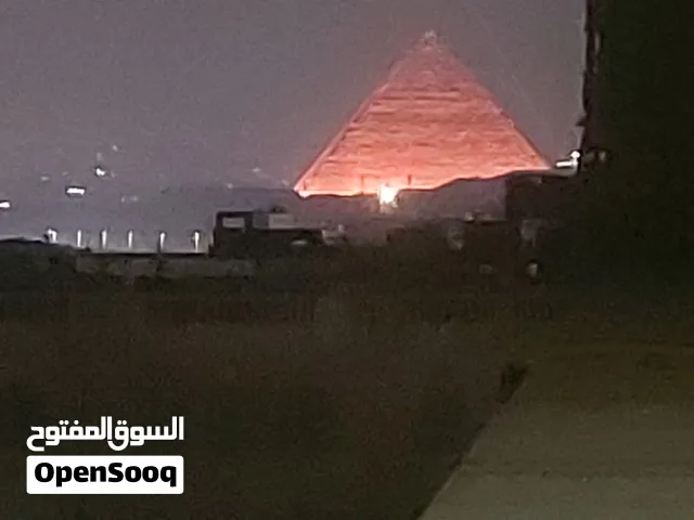 شقه بالروف للبيع ترى الاهرامات بأرقى الاماكن بحدائق الأهرام