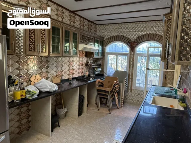 تملك الان بيت مستقل مع حديقة في منطقة الباذان