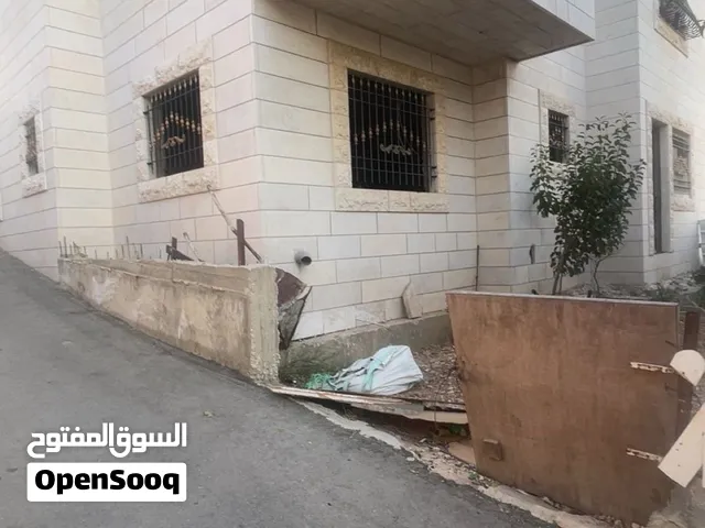 غير مقسمة ،مع مساحة خارجية 20 متر ،طابق ارضي ،