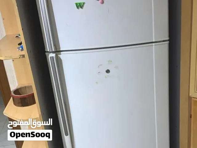 ثلاجه في حاله جيده