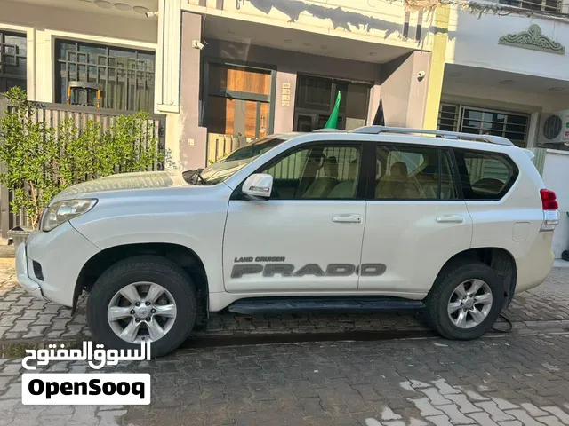 السياره بيها قطعه واحده مبدله والباقي نضيفه ماشيه 201,000 تبريدها كلش قوي وسعر 243 بيها مجال بسيط