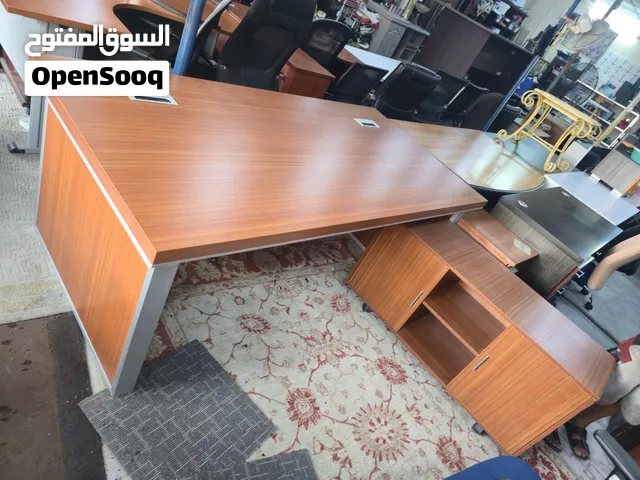 للبيع أثاث مكتبي بحاله ممتازه