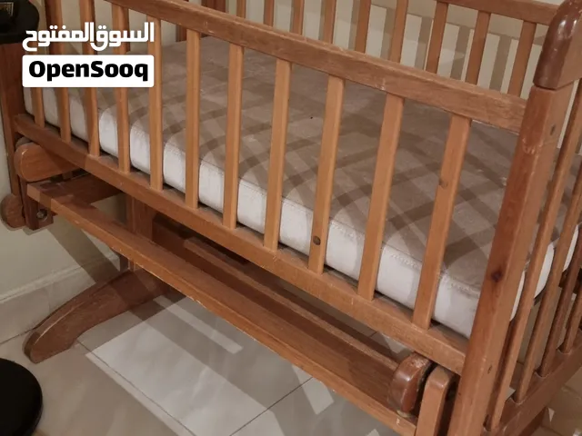 أثاث بحالة ممتازة