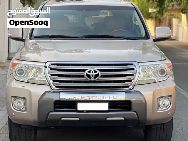TOYOTA LAND CRUISER VXR 5.7 V8 2014 BEIGE