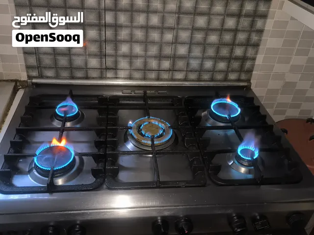 غاز بحاله الوكاله كل عيونو شغلين والفرن شغال تحت وفوق