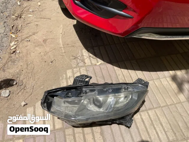 للبيع فانوس هوندا سيفيك 2020 باغة مكسورة