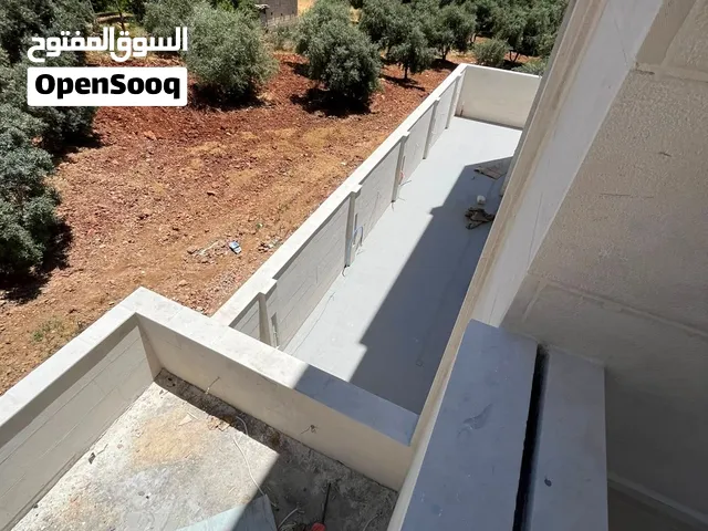 شقة ثالث مع روف 150م في مرج الحمام دوار شوابكة خلف مدارس الراهبات