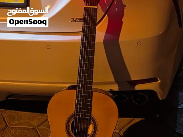 جيتار نظيف حاله ممتازه مع الاغراض