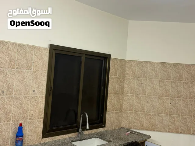 شقه غير مفروشه للعرسان فقط في وسط رفيديا