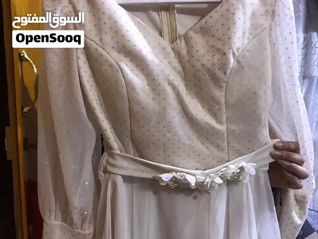 فساتين للبيع