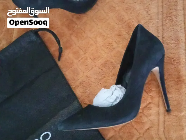 حذاء ألدو مخملي مقاس 37