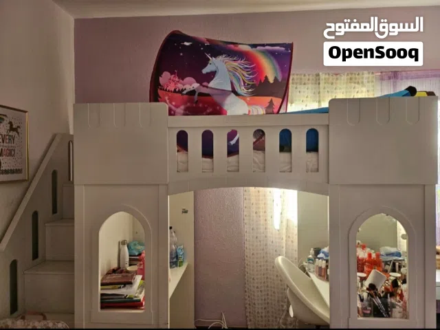 سرير مع مرتبة و 2 مكاتب بحالة جديدة مستعمل اقل من سنه، Homecenter