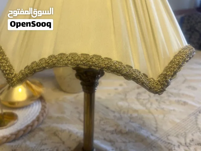 اباجورة نحاس ثقيلة كلاسيك تنفع لغرفة نوم او صالون