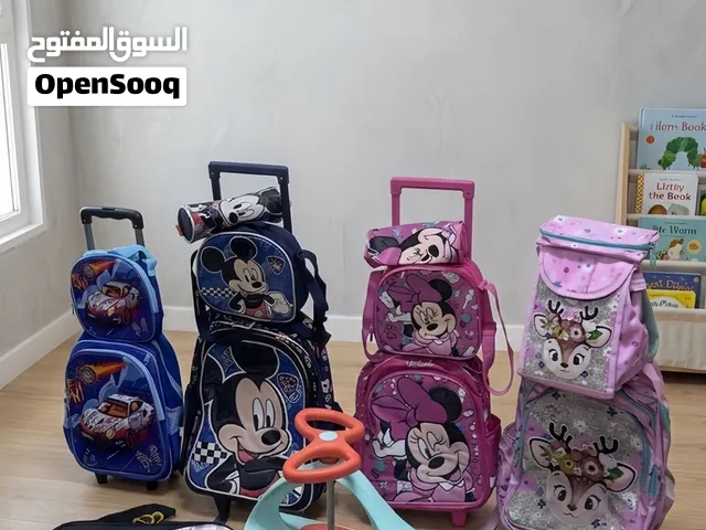4 اطقم شناط و شنطة واحده بدون طقم ولعبه سيارة