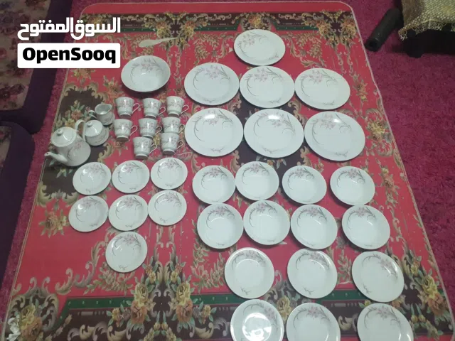 طقم صيني من النوادر بحاله الوكاله
