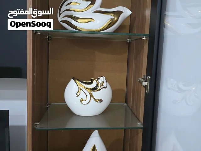 3-Piece White & Gold Ceramic Decor Set للبيع مستعجل بداعي السفر: طقم تحف ديكور سيراميك ملكي 3 قطع