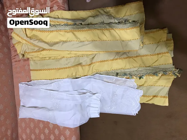 6 ستائر لون اصفر 4 ستائر لون ابيض