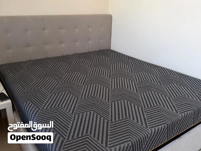 سرير كينج سايز مع مرتبة للبيع – 400 ريال للقطعة وخصم عند شراء الاثنين