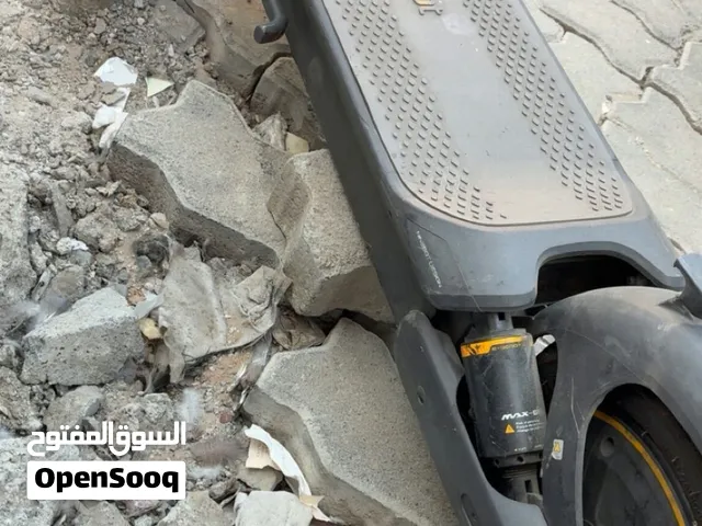Nine bot scooter