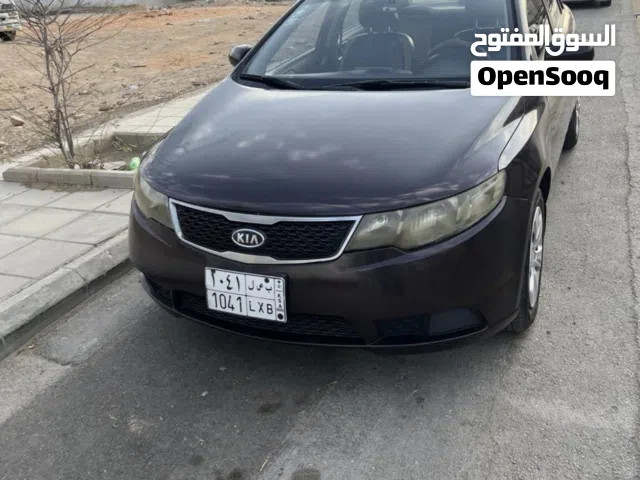 للبيع كيا سيراتو القير عادي نظيفة جدا أن شاء الله