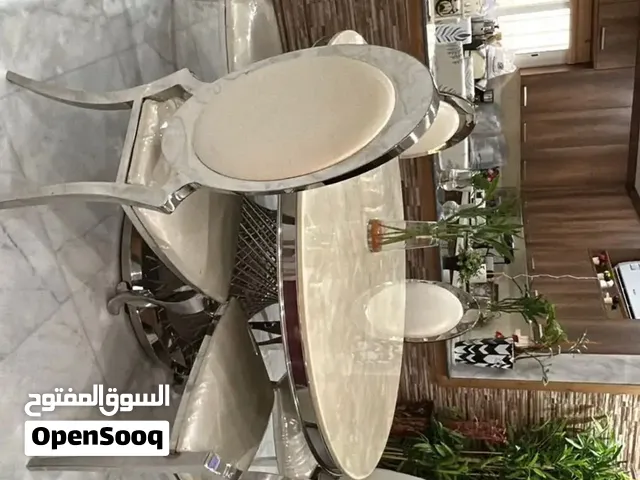 طاولة طعام