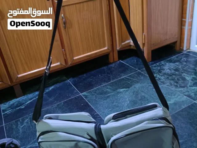 حقيبه المانيه بيها هواي جيوب وقويه ما اعرف المن تستخدم