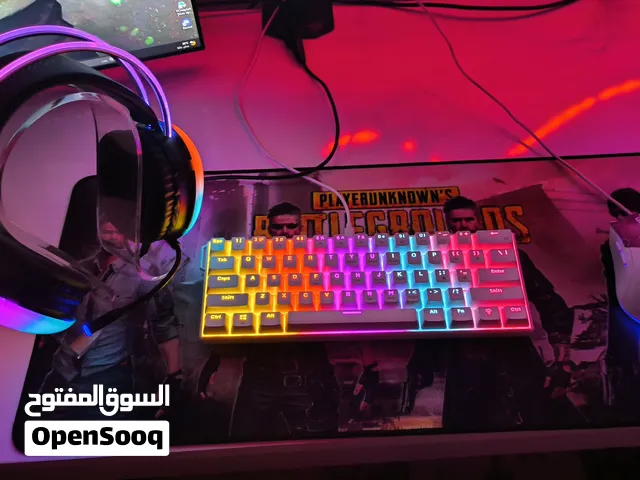 كيبورد لون ابيض ارجيبي ماوس ابيض سماعه ماوس باد مستخدم قليل وكله ارجيبي والي يريدهن شلع يجي خاص