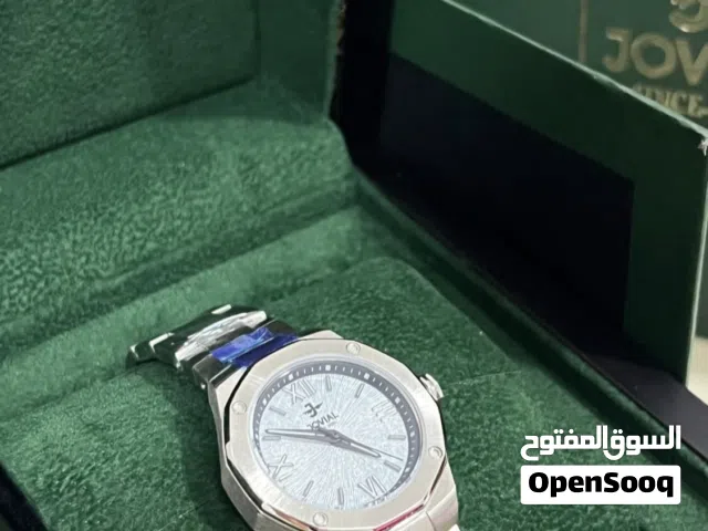 تتوفر لدينا انواع و اشكال من الساعات ماركات عالمية ب اسعار تنافسية
