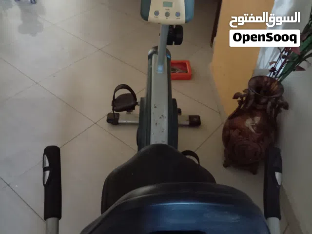 بسكليت   8 غيارات لزيادة الصعوبة شاشة عرض السرعة المسافة الوقت السعرات الحرارية المحروقة. نبضات لقلب