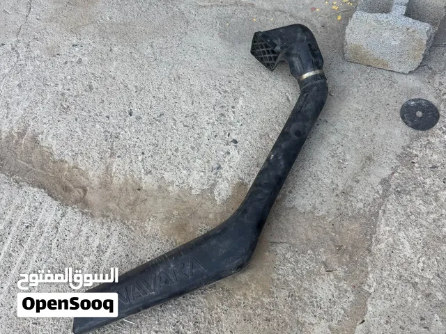 سنوركلات يركبن على سيارات نيسان