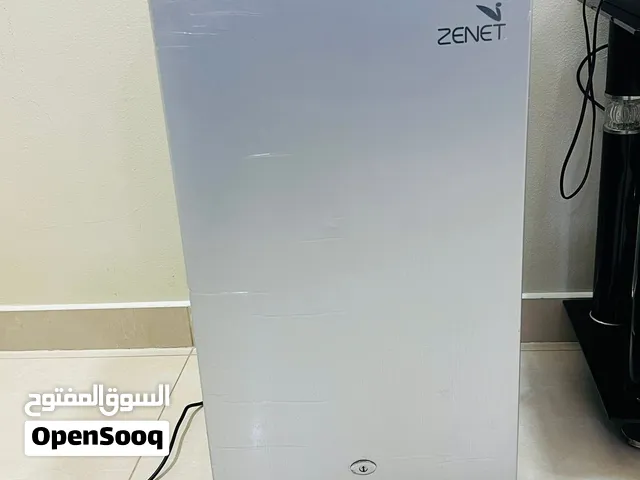 ثلاجه صغيره نظيفه جدا استخدام شي بسيط شبه جديد