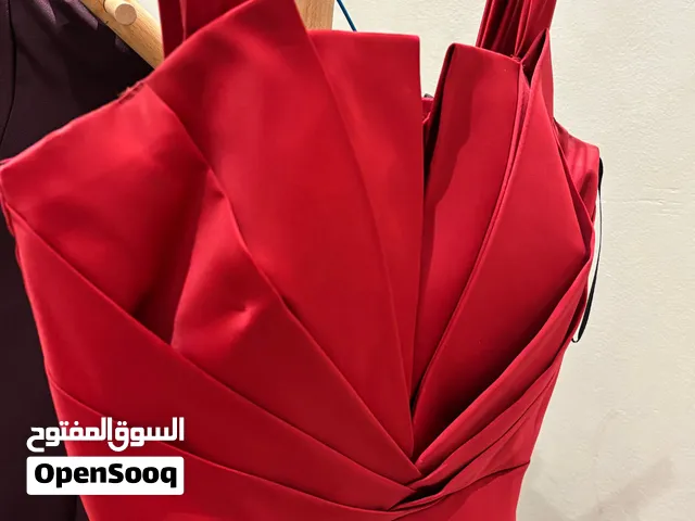 فستان للبيع مستعمل