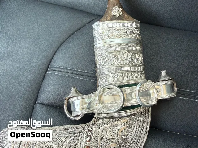 خنجر قياس 6 قاصر ربع بقرن صيفاني نظيف بدون عيوب ونصله طيبه قديمه  لايوجد سير