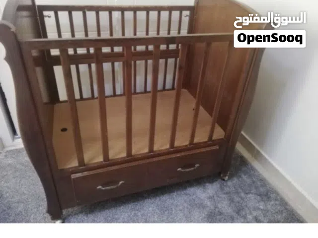 تخت اطفال للبيع مستعمل تفصيل خشب زان