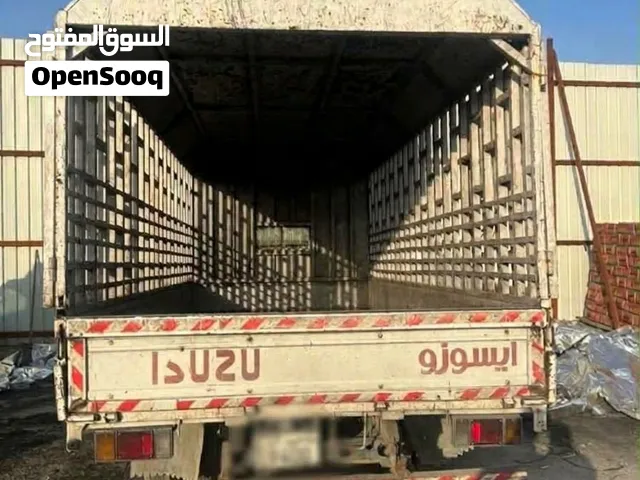 سيارة ايسوزو مستعملة لعام 2000 في حاله جيده وتحتاج صيانه خفيفه