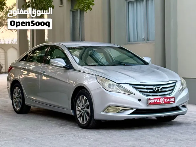 Hyundai Sonata SE Year-2014 & stylish alloy wheels Botton start Key less Entry, Rear Ac, Fog lamp