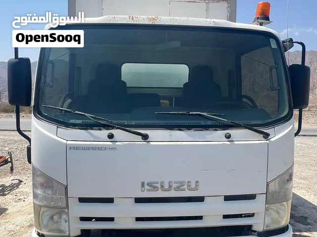 Isuzu Covererd Box