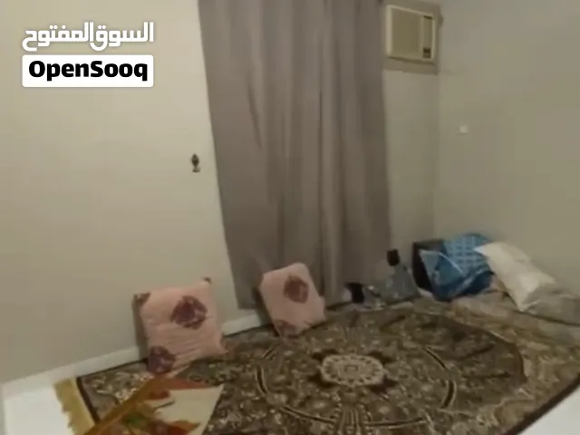 شقه ارضي شامل الكهرباء والماء