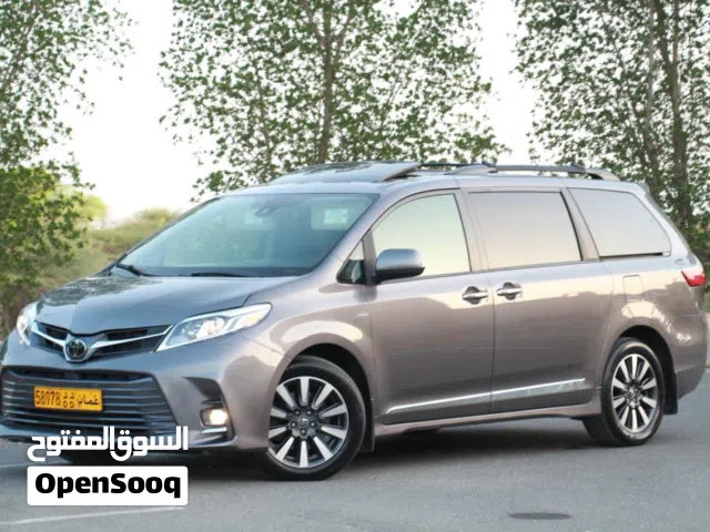 الدفع الرباعي تويوتا سيينا  رمادي اللون2018 نظيفه وللبيع فقط  Seinna XLE AWD 2018