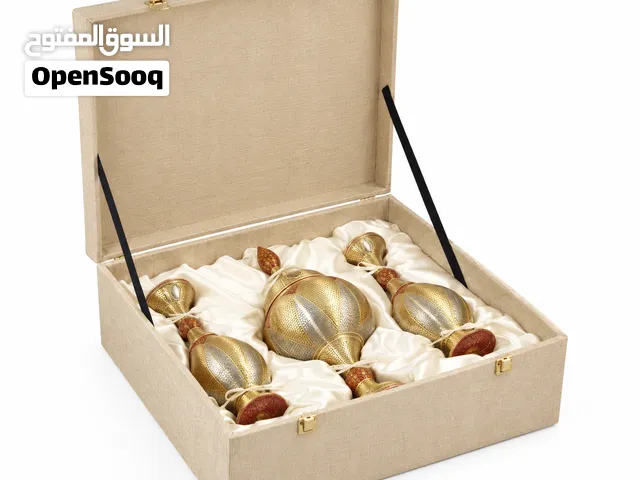 طقم فاخر من النحاس الإيراني الأصيل: مزهريات وفازة للحلويات مع خاتم كاري فاخر