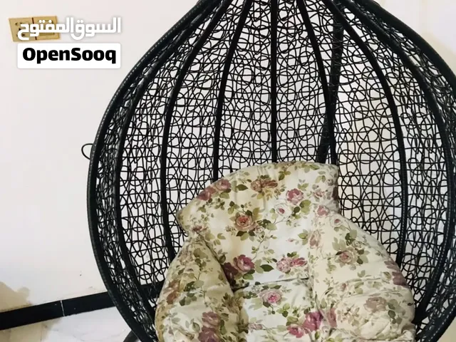 مرجوحة سوداء بلاستك بقاعدة حديدية