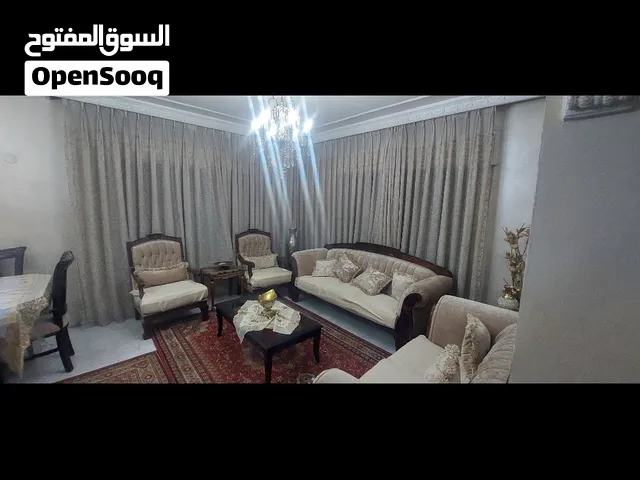 شقة مفروشة للإيجار 180م الجاردنز بجانب سوق شاكر طابق ثاني مطلة على أبراج عمان مصعد بسعرمغري550 دينار