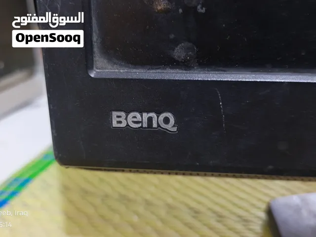 شاشه ماركة beng حجم 22 و دقتها 1080 ترهم لل PC و كامرات المراقبه بيها شخوط شوي بس ما تبين من تشتغل
